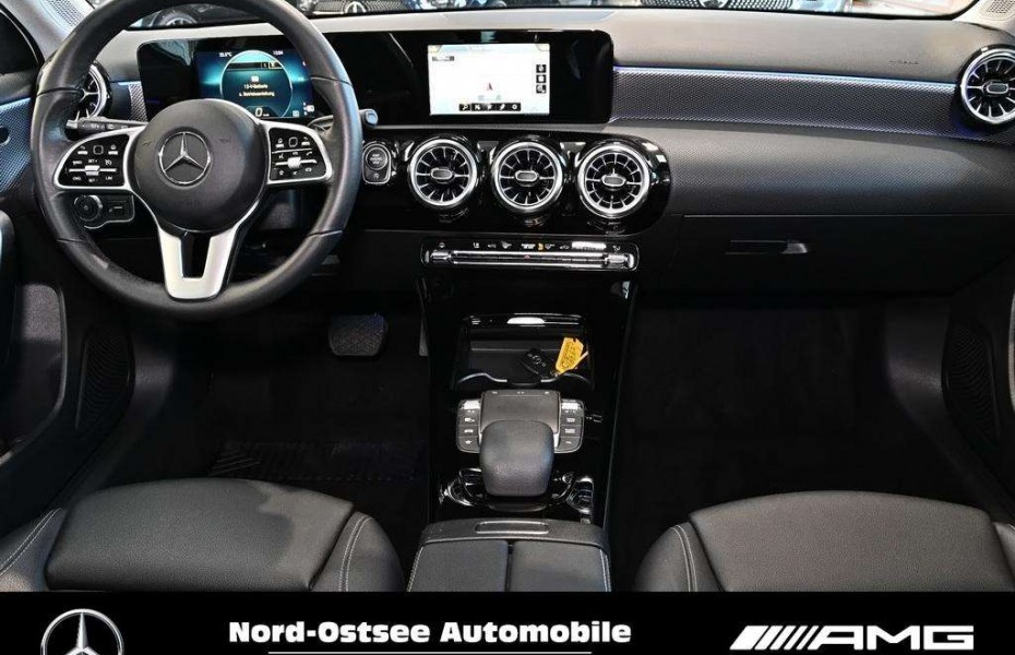 Mercedes-Benz Třídy A 180 Progressive Navi LED Kamera MBUX Tempomat