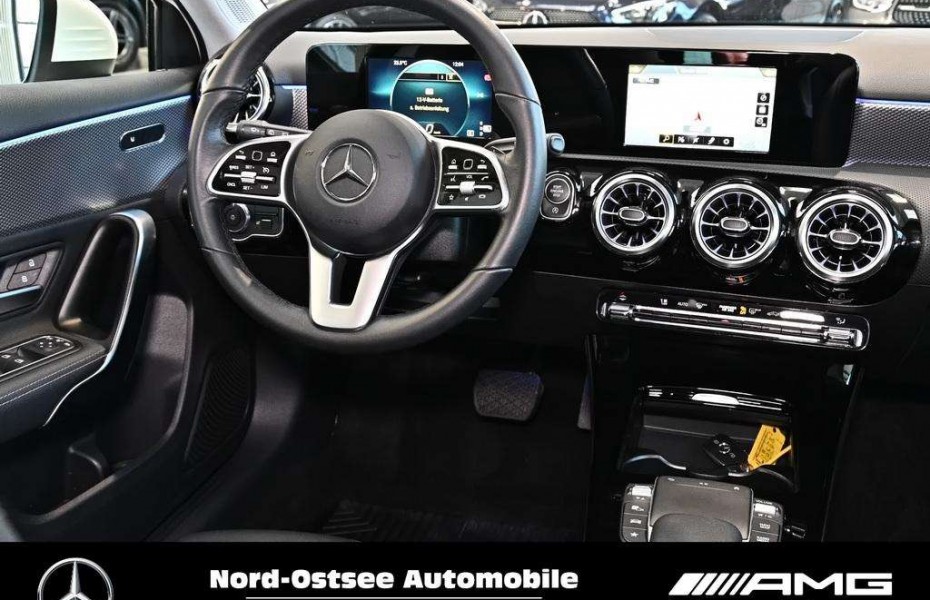 Mercedes-Benz Třídy A 180 Progressive Navi LED Kamera MBUX Tempomat