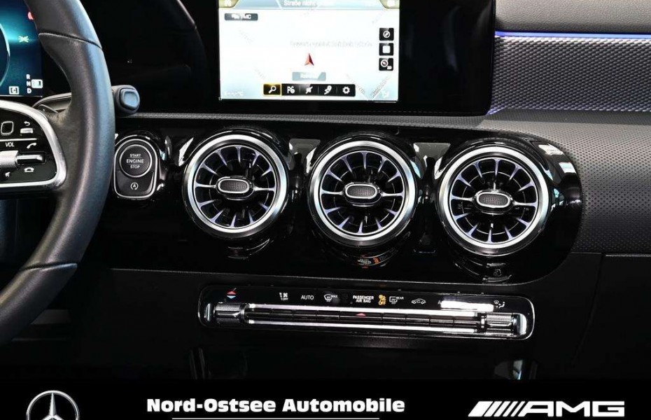 Mercedes-Benz Třídy A 180 Progressive Navi LED Kamera MBUX Tempomat