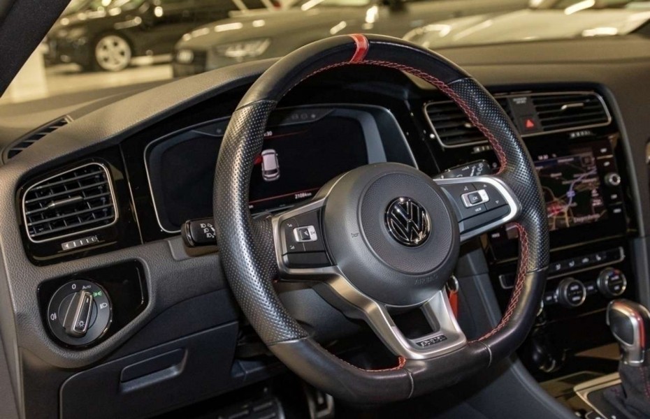 Volkswagen Golf VII GTI 2.0 TSI DSG R-Performance Navi LED