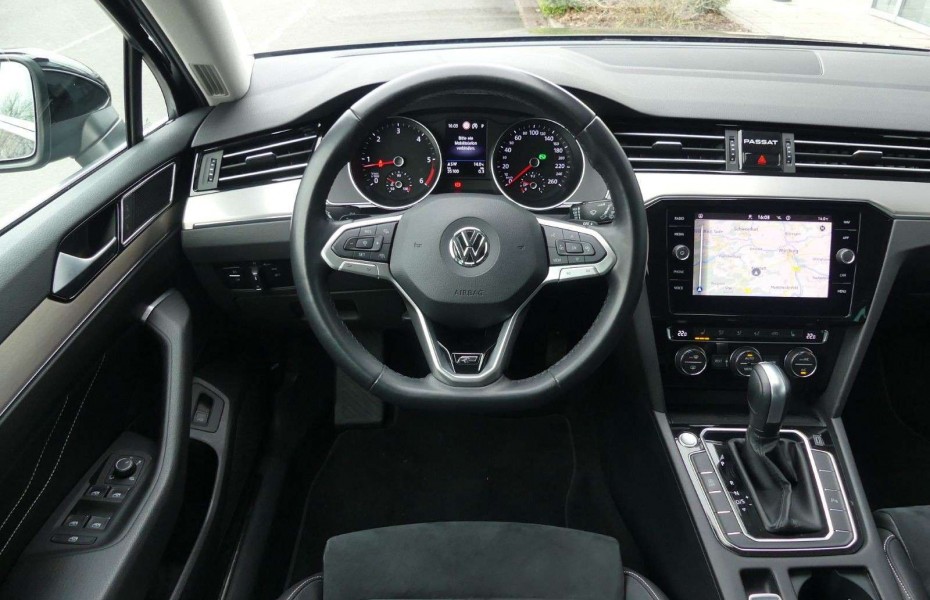 Volkswagen Passat ELEGANCE 2.0TDI DSG +R-LINE+TRAVE