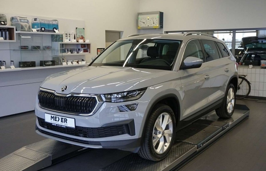 Škoda Kodiaq FL Style 1.5 TSI DSG *AHK, LED, ACC, 19'-LM*