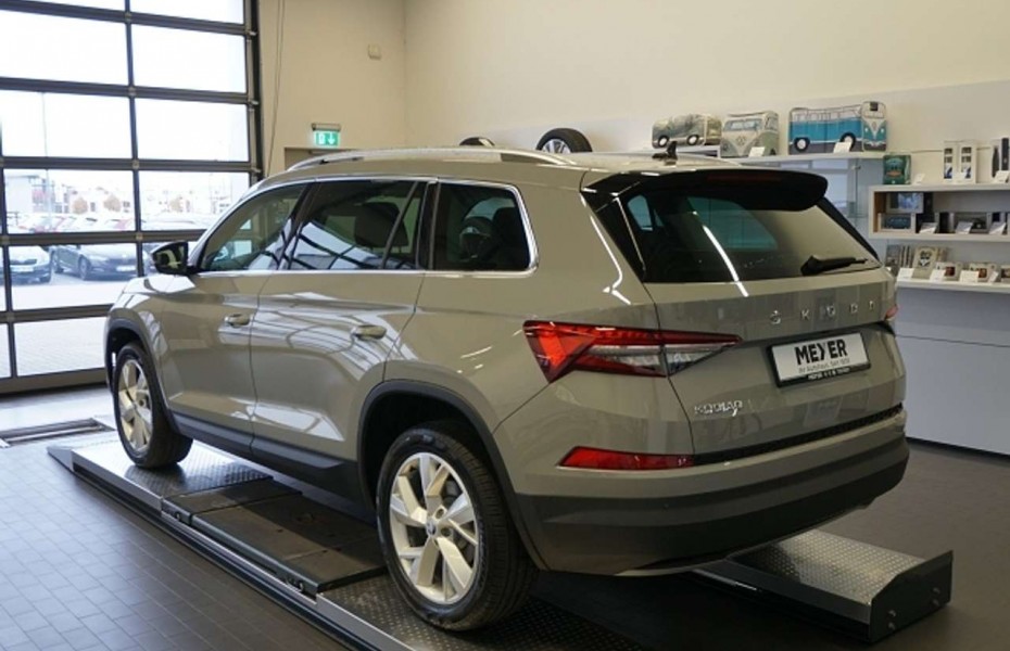 Škoda Kodiaq FL Style 1.5 TSI DSG *AHK, LED, ACC, 19'-LM*