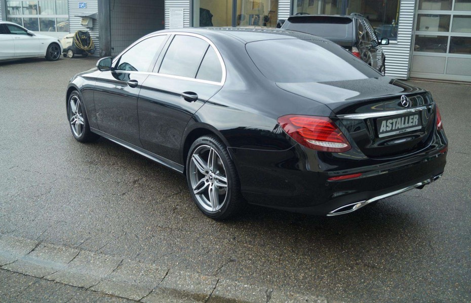 Mercedes-Benz Třídy E 220d 4M AMG Line 2x+Kam+Navi+DAB+LED+Totw+19