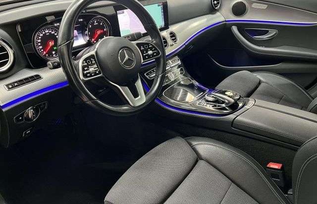 Mercedes-Benz Třídy E 220d 4M T AVANTGARDE+DISTR+LED+COMAND+KAMERA
