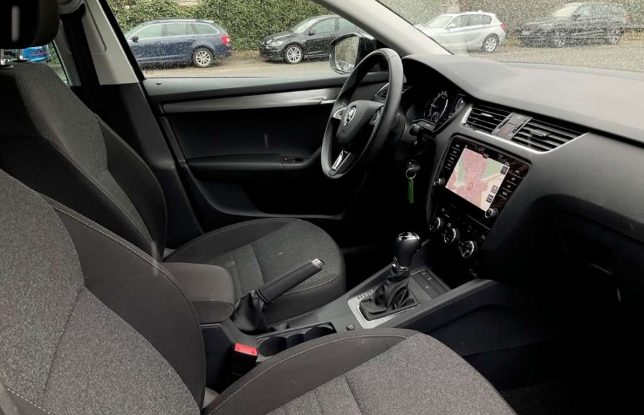 Škoda Octavia Combi Soleil 2.0 TDI DSG NAVI TEMP SHZ LED-hinten