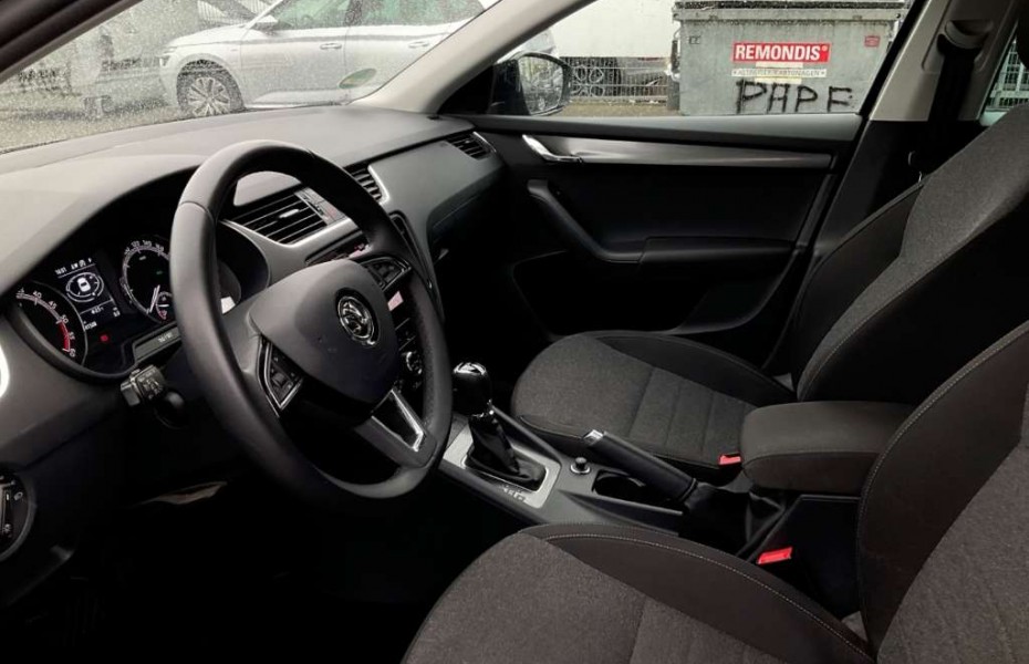 Škoda Octavia Combi Soleil 2.0 TDI DSG NAVI TEMP SHZ LED-hinten