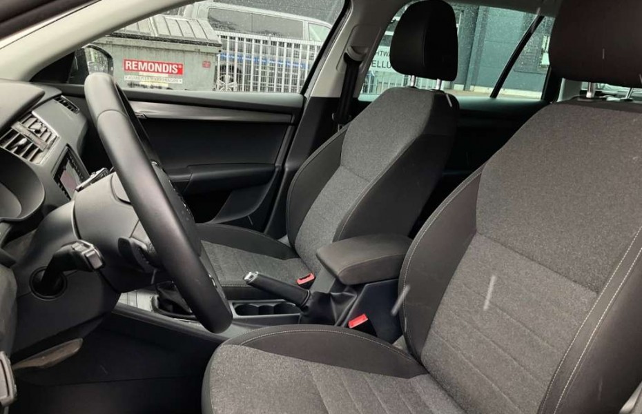 Škoda Octavia Combi Soleil 2.0 TDI DSG NAVI TEMP SHZ LED-hinten