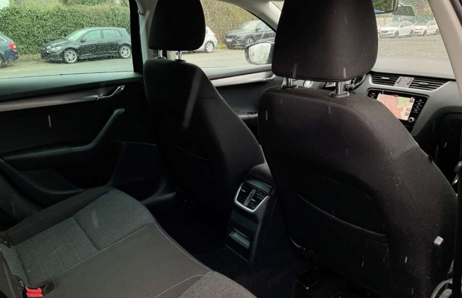 Škoda Octavia Combi Soleil 2.0 TDI DSG NAVI TEMP SHZ LED-hinten