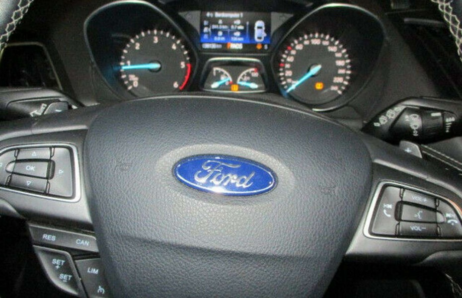 Ford Kuga 2.0 TDCi 4x4 Autom Vignale Xenon Navi Leder