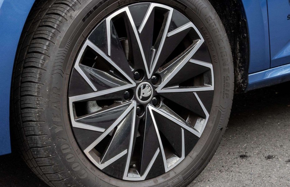 Škoda Kamiq Style 1.0 TSI  LED NAVI PDC KLIMA SITZHZG