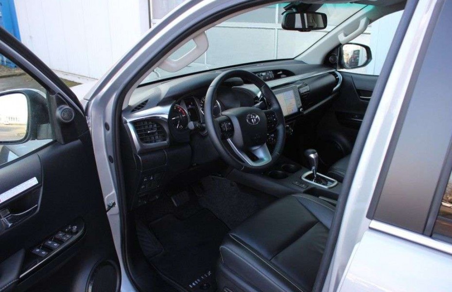 Toyota Hilux 4x4 Double Cab Autm. Executive  Navi Design-Bügel