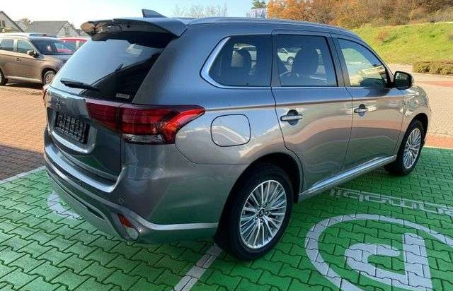 Mitsubishi Outlander PLUS SPIRIT//LED