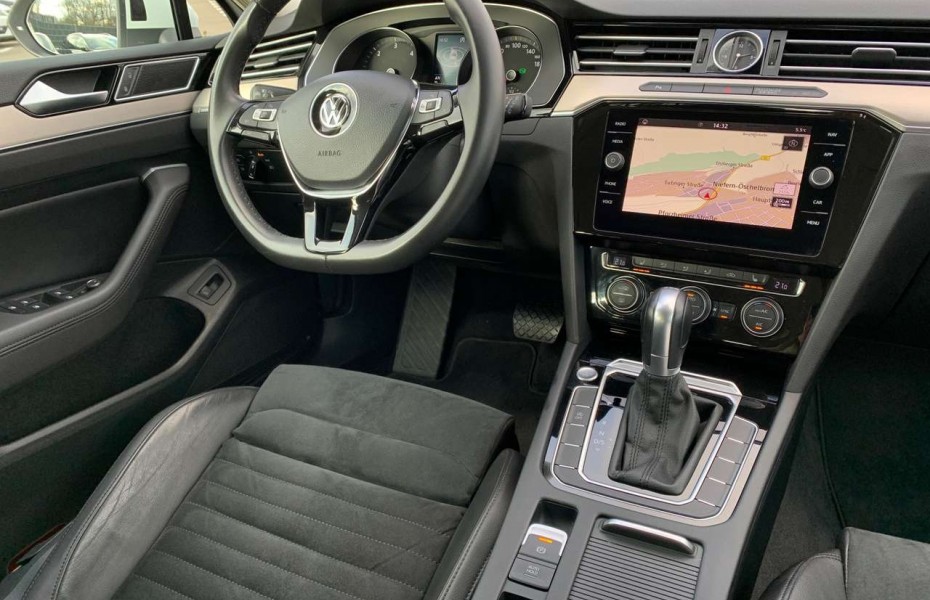 Volkswagen Passat Variant 2.0 TDI DSG Highline Navi Kamera