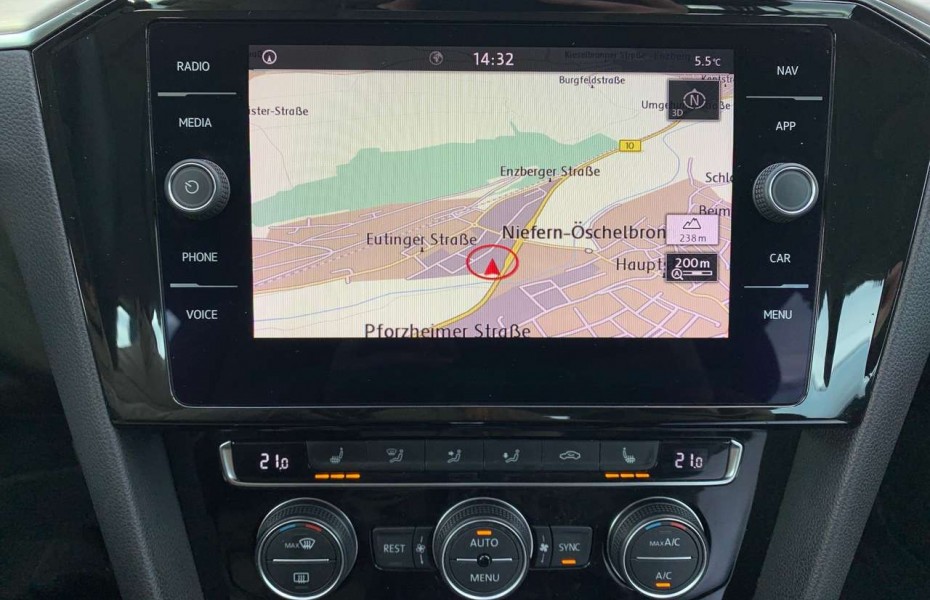Volkswagen Passat Variant 2.0 TDI DSG Highline Navi Kamera