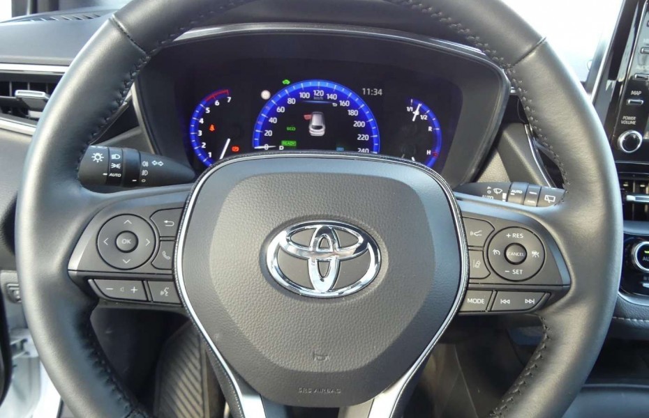 Toyota Corolla 1.8 Hybrid kombi Automat Navi,LED AdTemp Kam