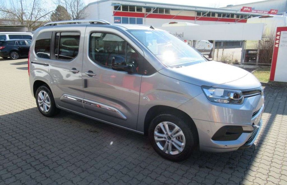 Toyota ProAce City Verso 1.2 Turbo L1 Team Deutschland