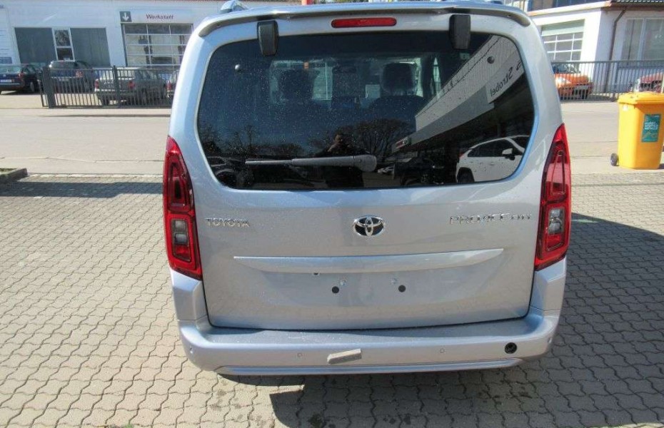 Toyota ProAce City Verso 1.2 Turbo L1 Team Deutschland