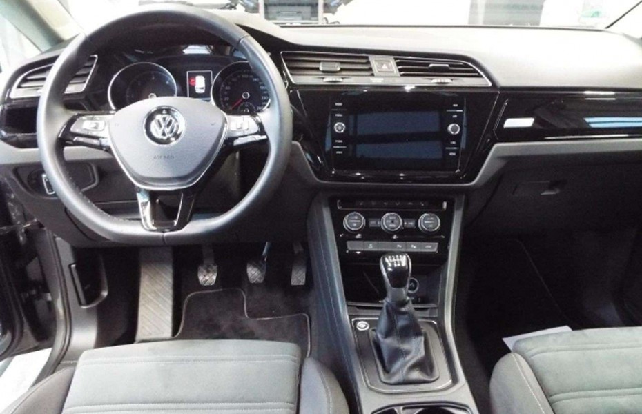 Volkswagen Touran 2.0 TDI Comfortline PANO+AHK+KAMERA+ERGO+NAVI+LED