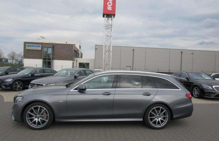 Mercedes-Benz Třídy E 220d T AMG+COMAND+Spur-P.+LED+Kamera+PDC+ SHZ