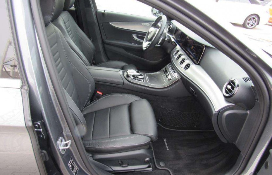 Mercedes-Benz Třídy E 220d T AMG+COMAND+Spur-P.+LED+Kamera+PDC+ SHZ