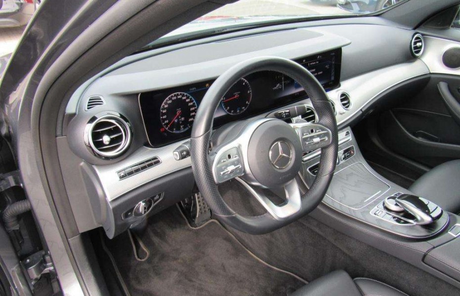 Mercedes-Benz Třídy E 220d T AMG+COMAND+Spur-P.+LED+Kamera+PDC+ SHZ