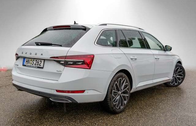 Škoda Superb L&K 2.0 TDI 4X4 DSG Pano Masáže NezTop LED VentSed