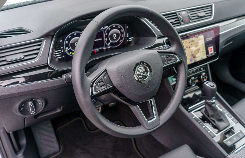 Škoda Superb L&K 2.0 TDI 4X4 DSG Pano Masáže NezTop LED VentSed