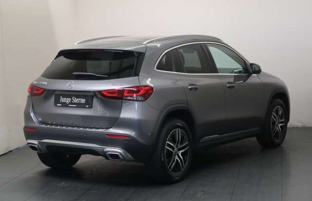 Mercedes-Benz GLA 220d 4M Progressive AHK Pano Sitzklima 360°