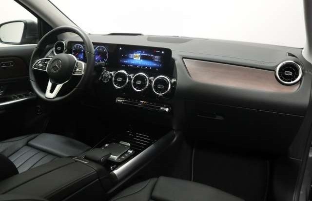 Mercedes-Benz GLA 220d 4M Progressive AHK Pano Sitzklima 360°