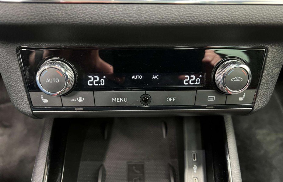 Škoda Kamiq Monte Carlo Navi DAB VZE LED ACC SmartLink Panoram