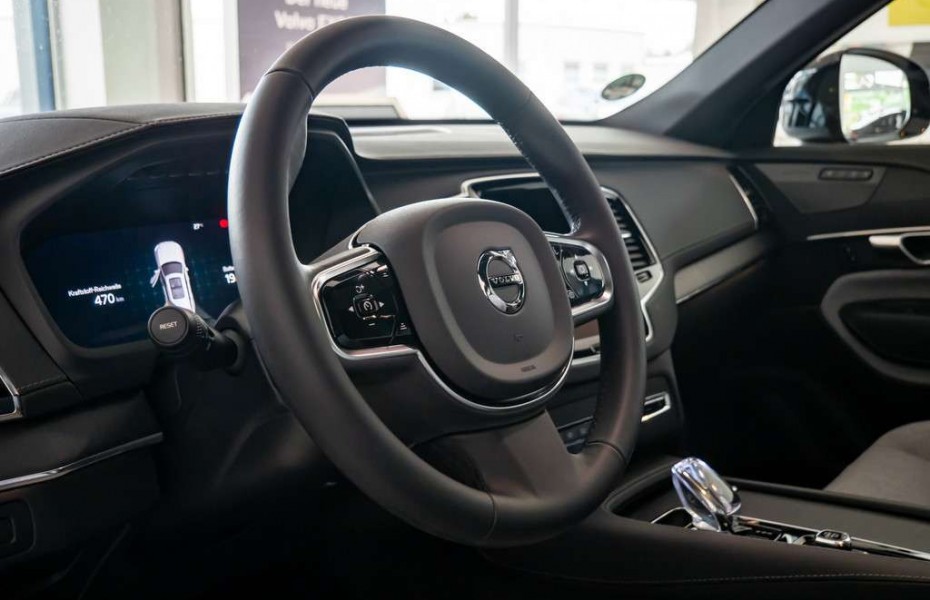 Volvo XC90 T8 Plus Dark Recharge AWD PANO LED ACC
