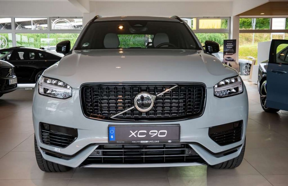 Volvo XC90 T8 Plus Dark Recharge AWD PANO LED ACC