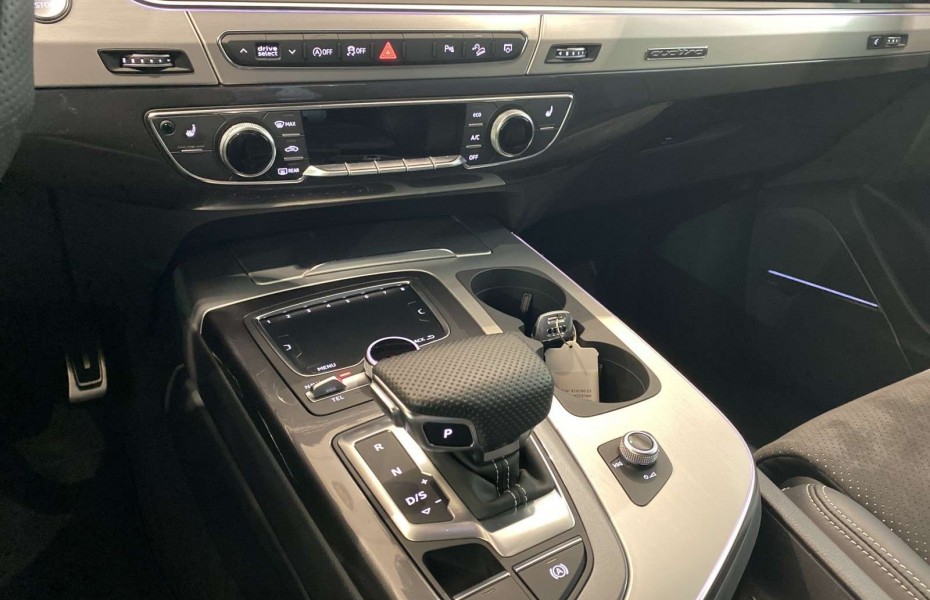 Audi Q7 3.0 TDI qua. S-line Navi LED CAM HUD Sitzh