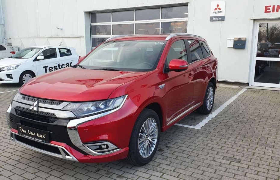 Mitsubishi Outlander PLUS FA-Paket 2.4 4WD DAB+ / LED