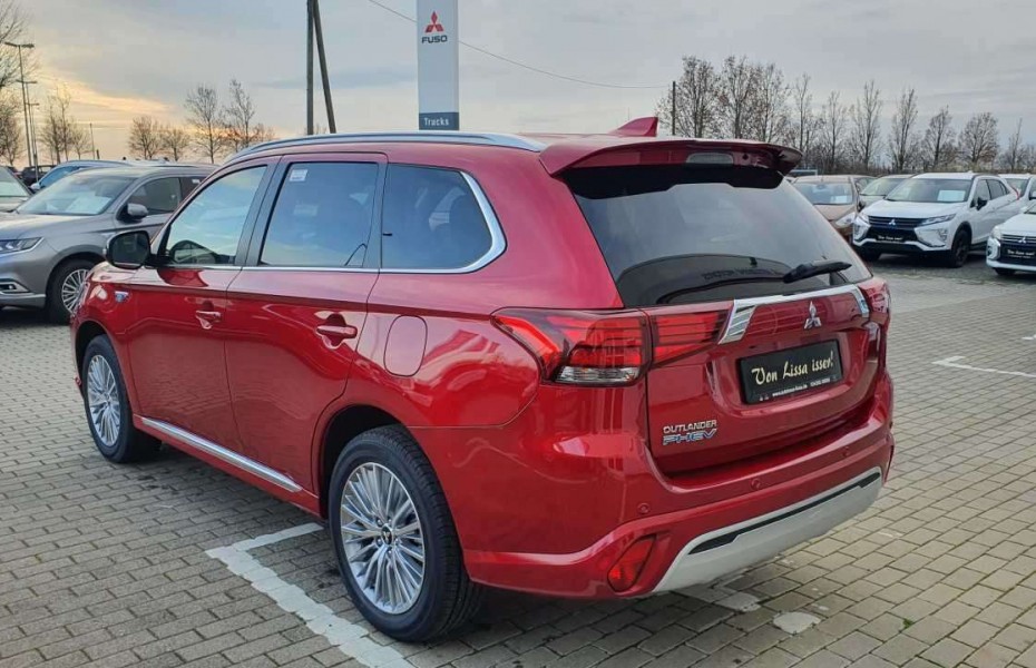 Mitsubishi Outlander PLUS FA-Paket 2.4 4WD DAB+ / LED