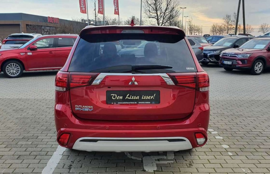 Mitsubishi Outlander PLUS FA-Paket 2.4 4WD DAB+ / LED