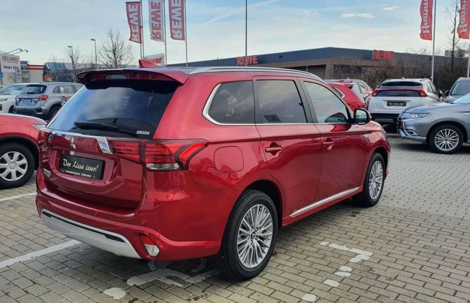 Mitsubishi Outlander PLUS FA-Paket 2.4 4WD DAB+ / LED