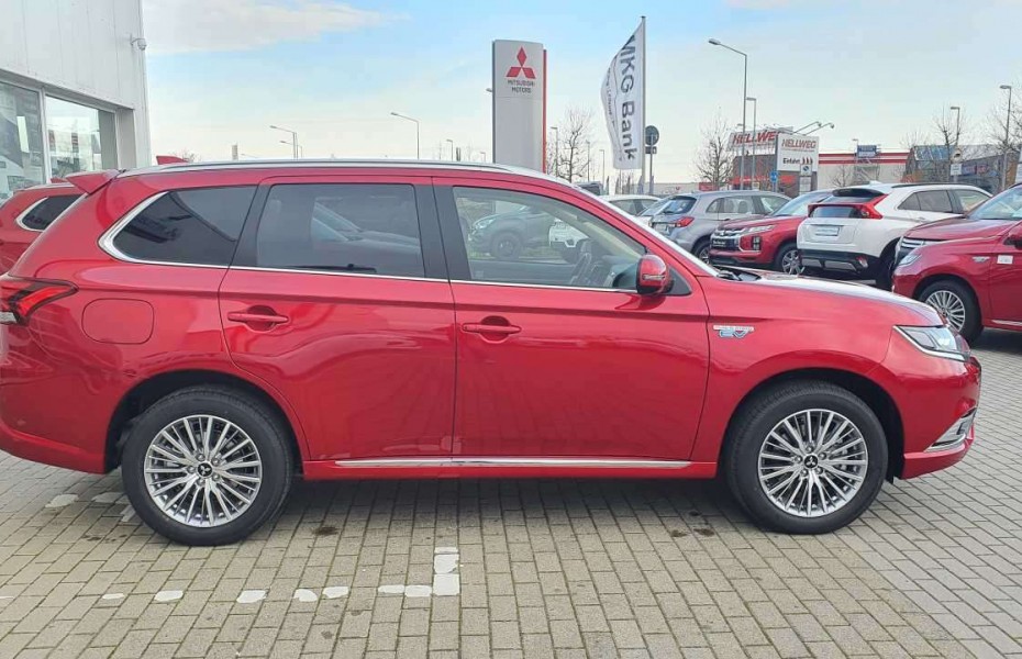 Mitsubishi Outlander PLUS FA-Paket 2.4 4WD DAB+ / LED