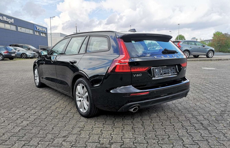 Volvo V60 D4 Autom. Momentum +PANO+LEDER+CAM+LED+NAVI+  SHD