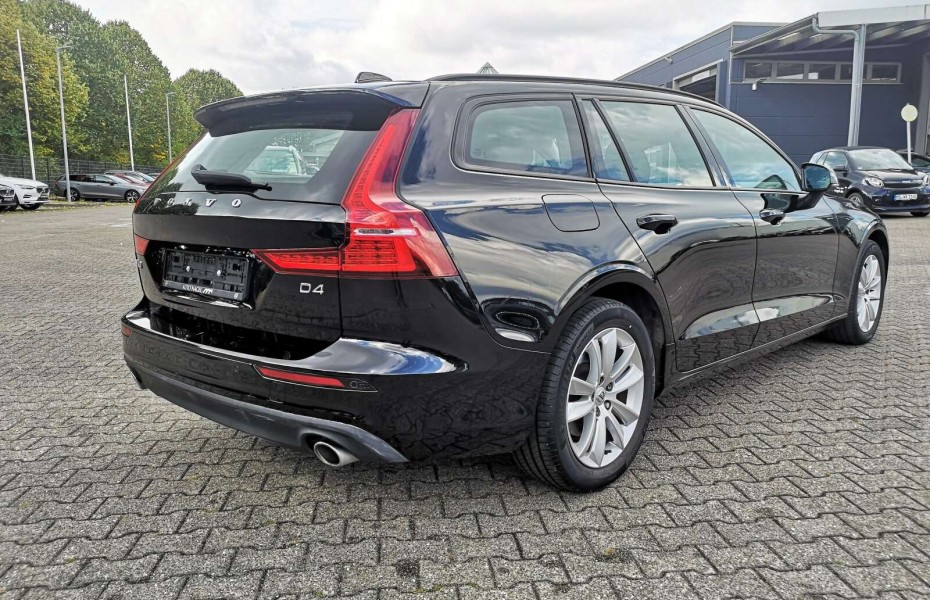 Volvo V60 D4 Autom. Momentum +PANO+LEDER+CAM+LED+NAVI+  SHD