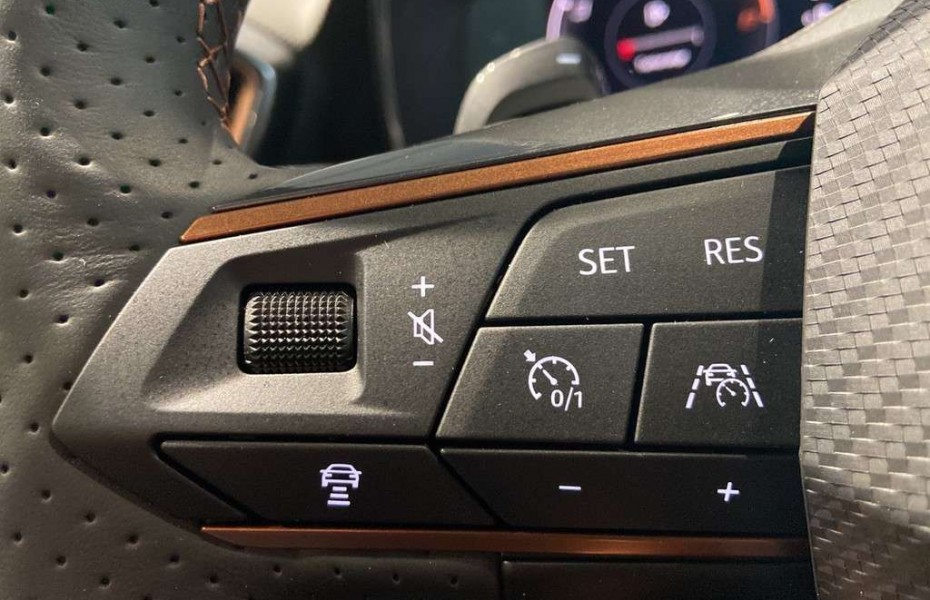 SEAT Leon 2.0 TSI DSG 4Drive PanoDa+AHK+LED