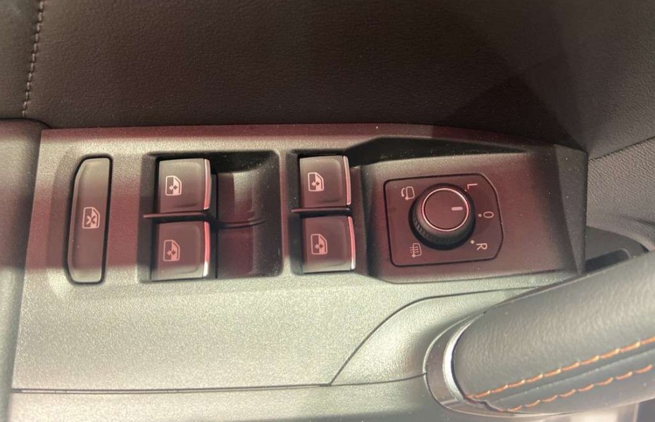 SEAT Leon 2.0 TSI DSG 4Drive PanoDa+AHK+LED