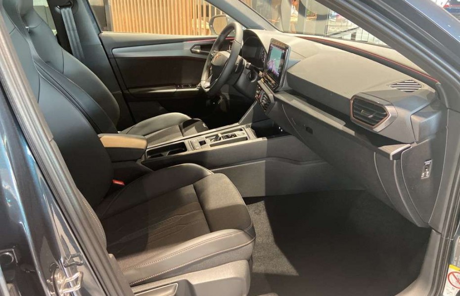 SEAT Leon 2.0 TSI DSG 4Drive PanoDa+AHK+LED