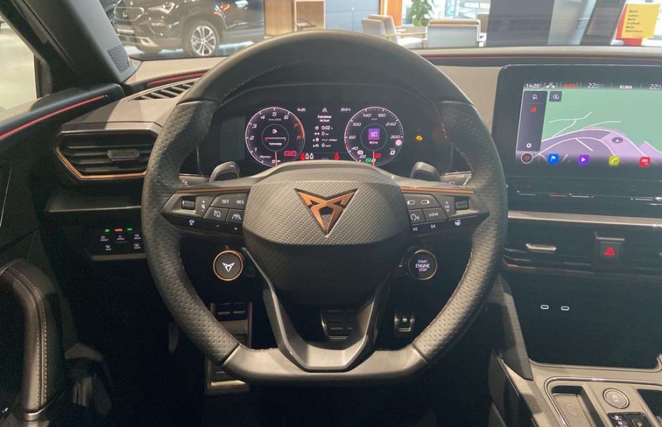 SEAT Leon 2.0 TSI DSG 4Drive PanoDa+AHK+LED