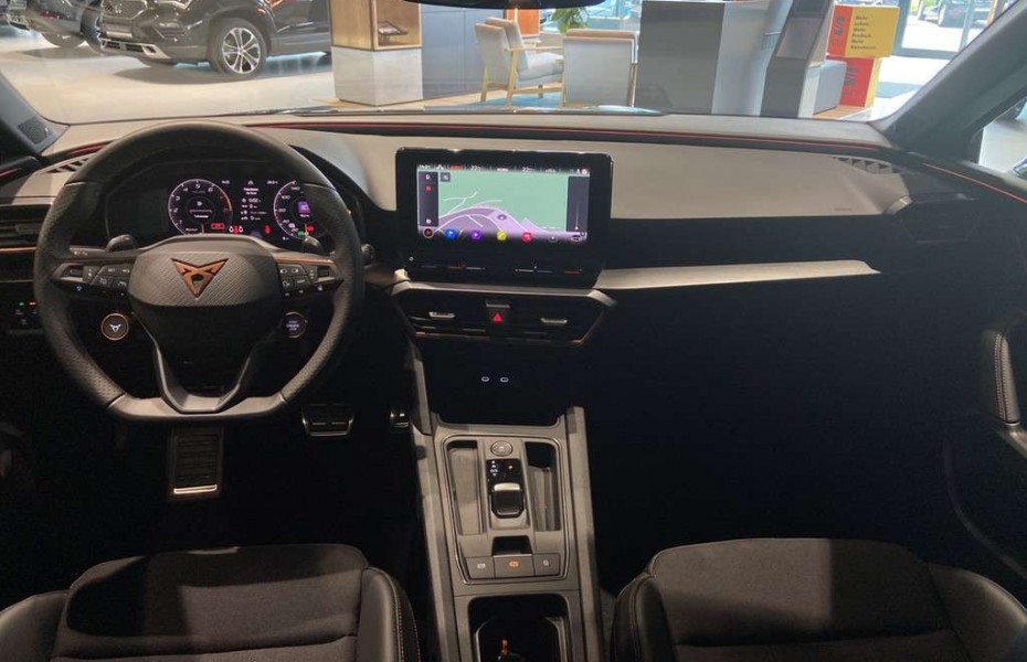 SEAT Leon 2.0 TSI DSG 4Drive PanoDa+AHK+LED