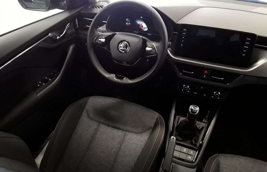 Škoda Kamiq Clever 1.0 TSI  LED NAVI PDC SHZ GRA LANE