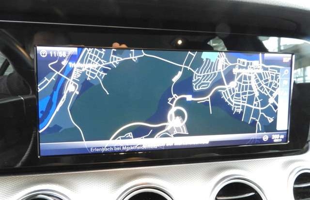 Mercedes-Benz Třídy E 220d T Avantgarde + AHK + Kamera
