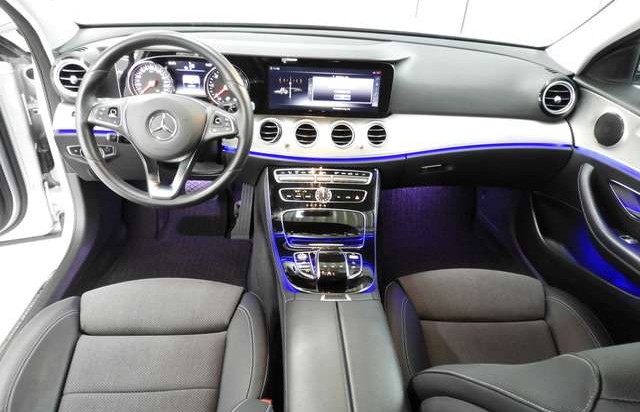 Mercedes-Benz Třídy E 220d T Avantgarde + AHK + Kamera