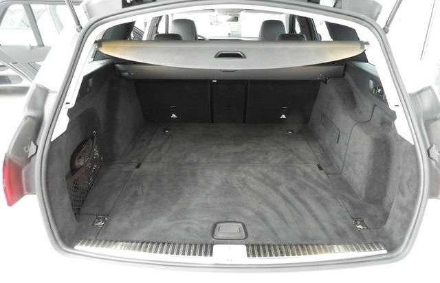 Mercedes-Benz Třídy E 220d T Avantgarde + AHK + Kamera